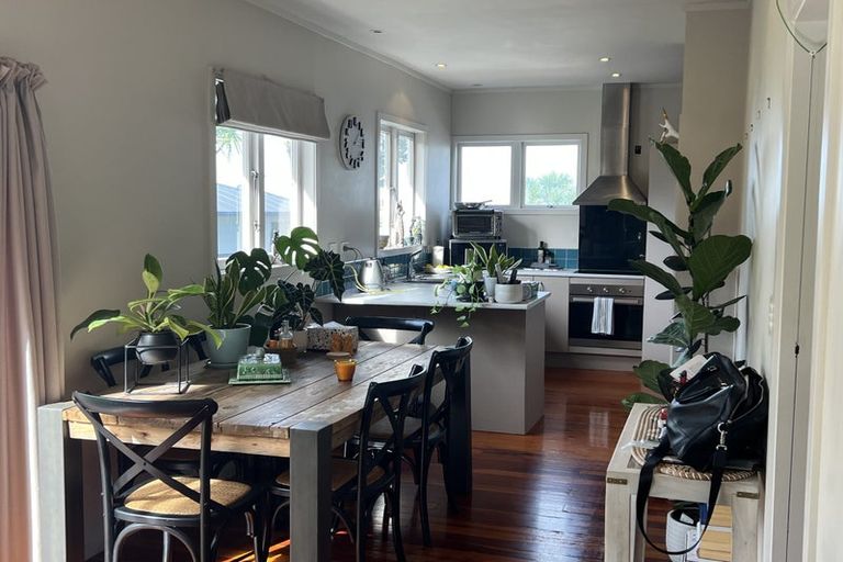 Photo of property in 72 Carlisle Road, Browns Bay, Auckland, 0632
