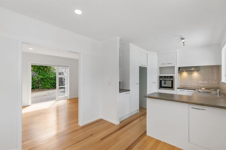 Photo of property in 79 Sunnynook Road, Forrest Hill, Auckland, 0620
