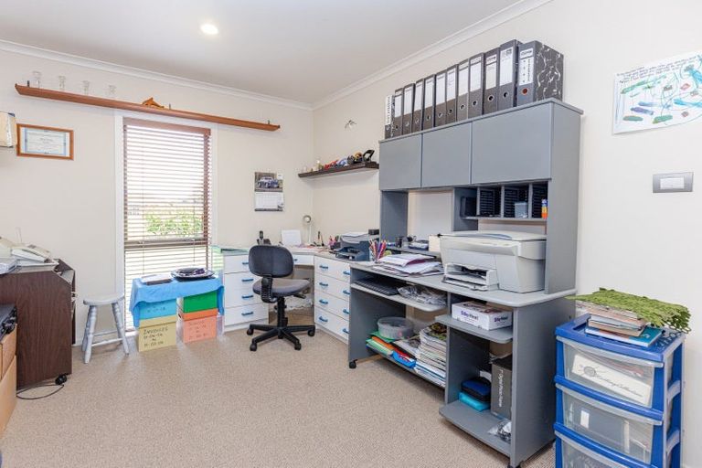 Photo of property in 35 Saint Oswalds Drive, Brunswick, 4571