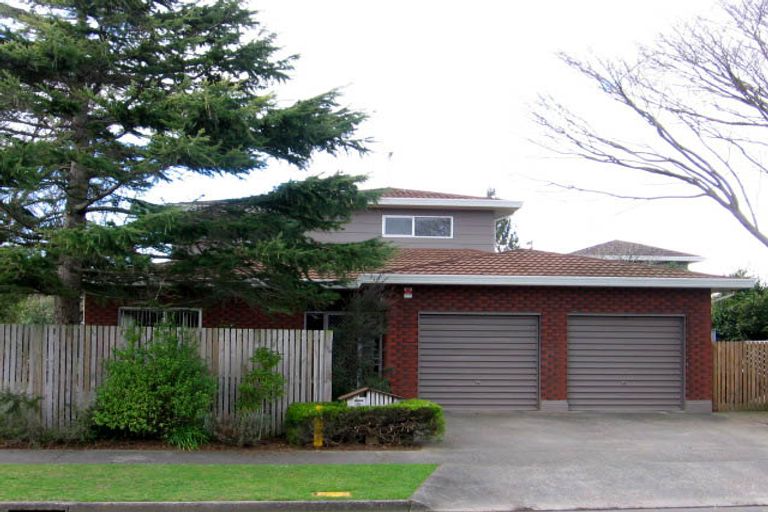 Photo of property in 8 Truscott Grove, Awapuni, Palmerston North, 4412
