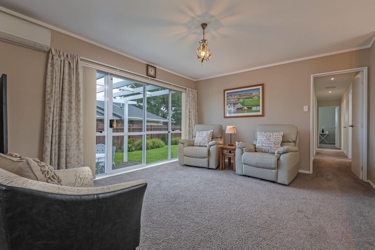 Photo of property in 67 Pacific Drive, Fitzherbert, Palmerston North, 4410