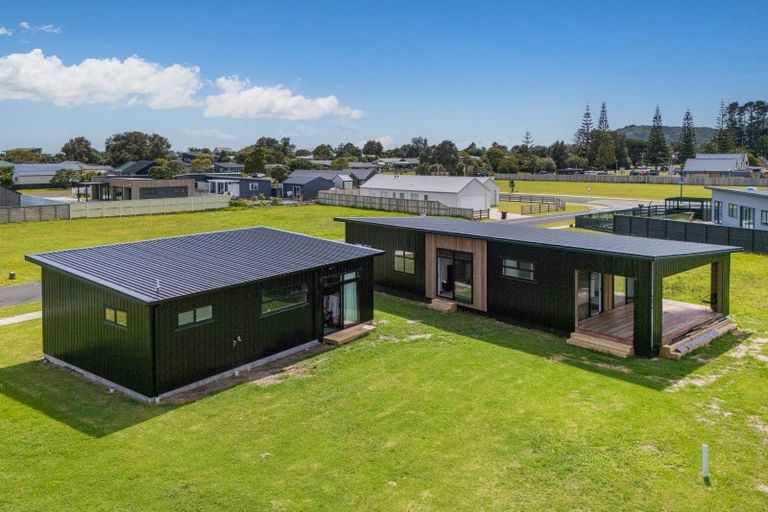 Photo of property in 5 Riria Way, Matarangi, 3592