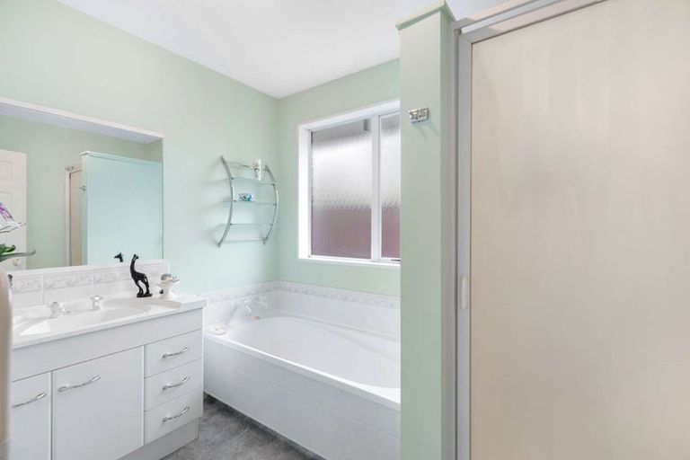 Photo of property in 26 Showgate Avenue, Sockburn, Christchurch, 8042