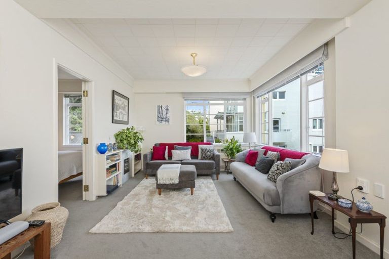 Photo of property in Wharenui Apartments, 274 Oriental Parade, Oriental Bay, Wellington, 6011