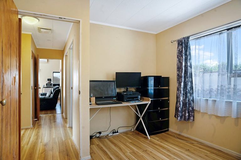 Photo of property in 4/28 Islington Avenue, New Lynn, Auckland, 0600