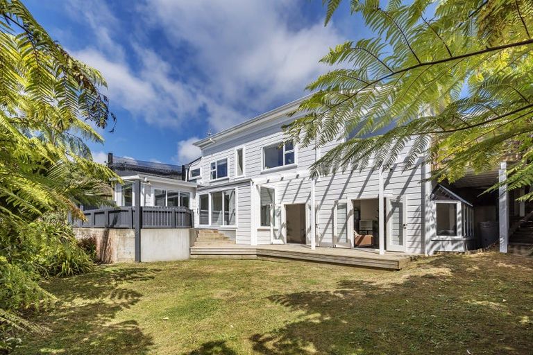 Photo of property in 69 Creswick Terrace, Northland, Wellington, 6012