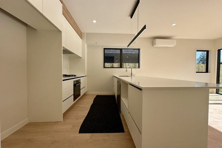 Photo of property in 32 Papai Lane, Massey, Auckland, 0614