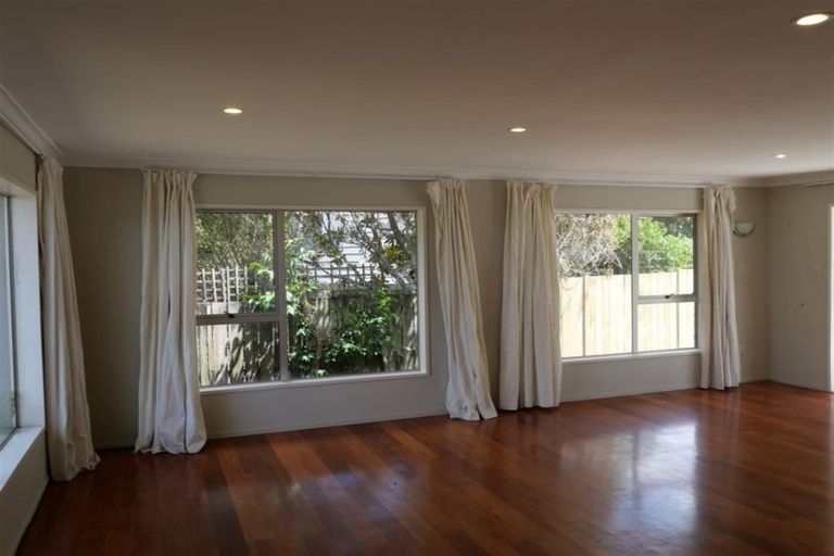 Photo of property in 42 Carlton Road, Pukekohe, 2120