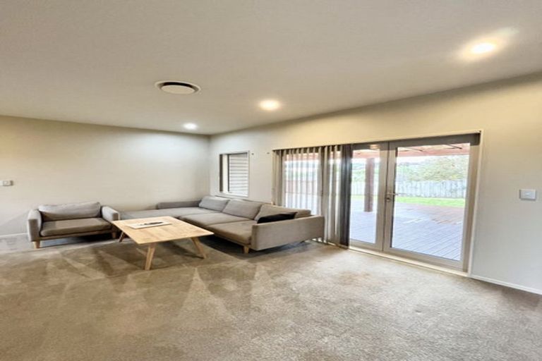 Photo of property in 12 Northbrook Close, Greenhithe, Auckland, 0632