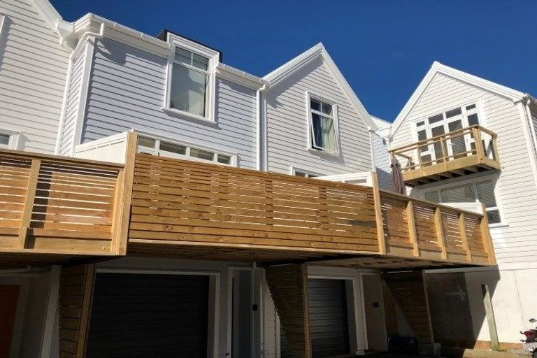 Photo of property in Pirie Street Townhouses, 27/35 Pirie Street, Mount Victoria, Wellington, 6011