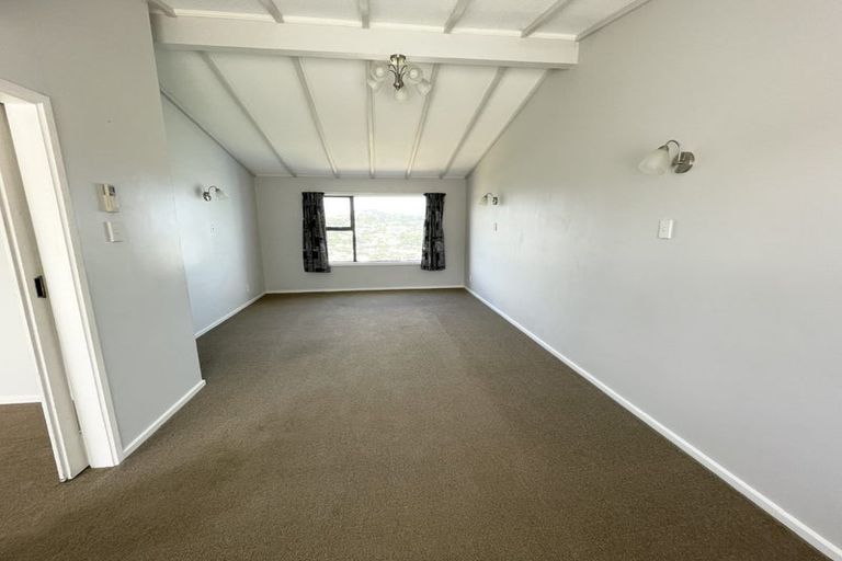 Photo of property in 30 Akaroa Drive, Maupuia, Wellington, 6022