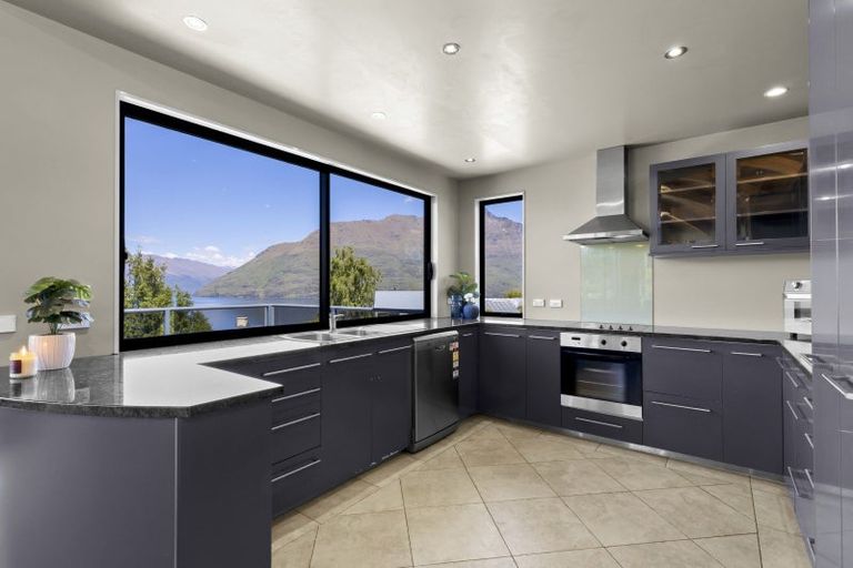 Photo of property in 1-3/1 Matakauri Place, Fernhill, Queenstown, 9300