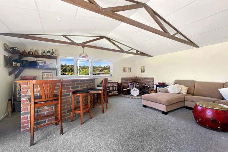 Photo of property in 122 Atkinson Road, Titirangi, Auckland, 0604