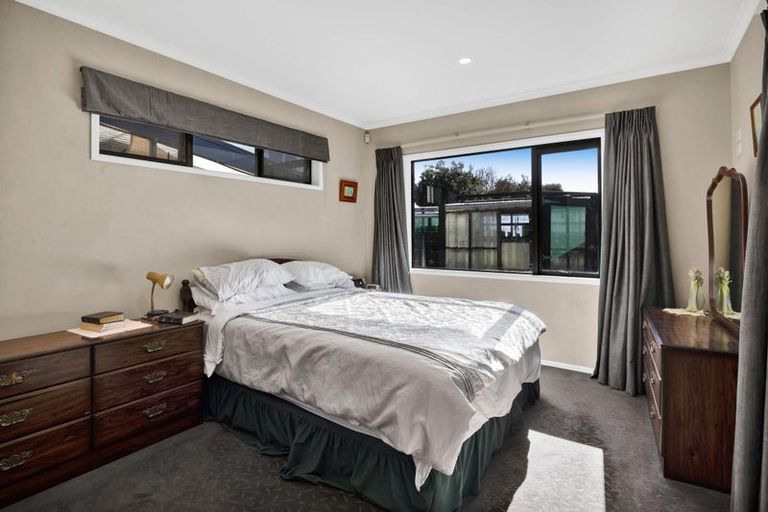 Photo of property in 2 Heaphy Road, Opunake, 4616