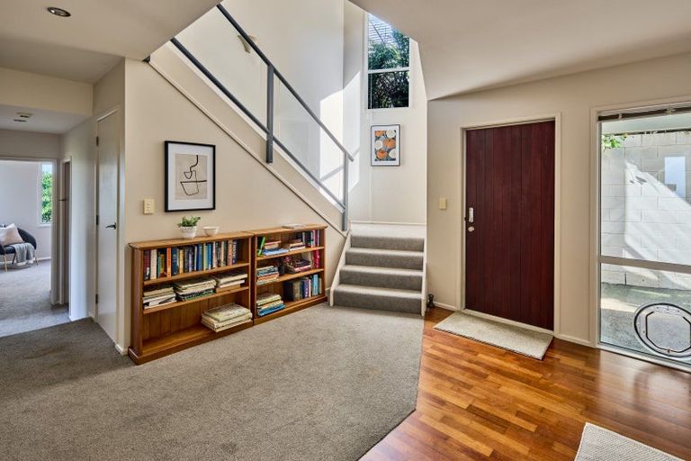 Photo of property in 21 Arahiwi Grove, Tirohanga, Lower Hutt, 5010