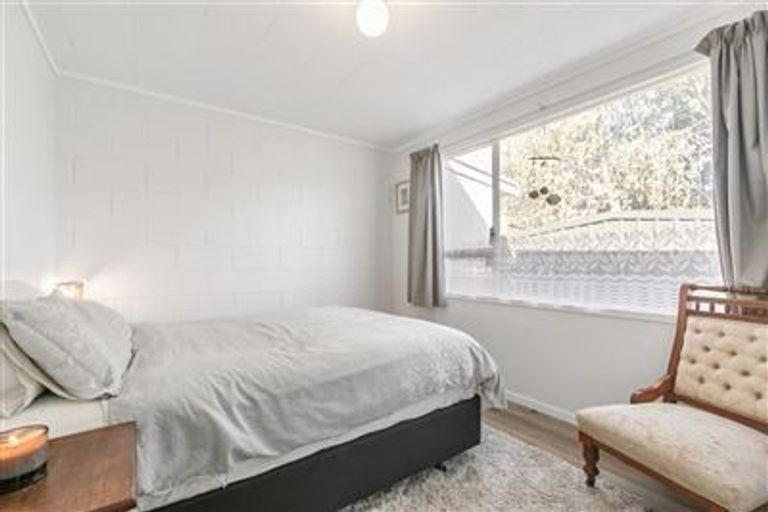 Photo of property in 1/34 Drome View Place, Beach Haven, Auckland, 0626