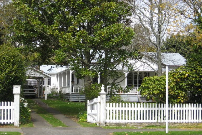 Photo of property in 90 Pendarves Street, New Plymouth, 4310