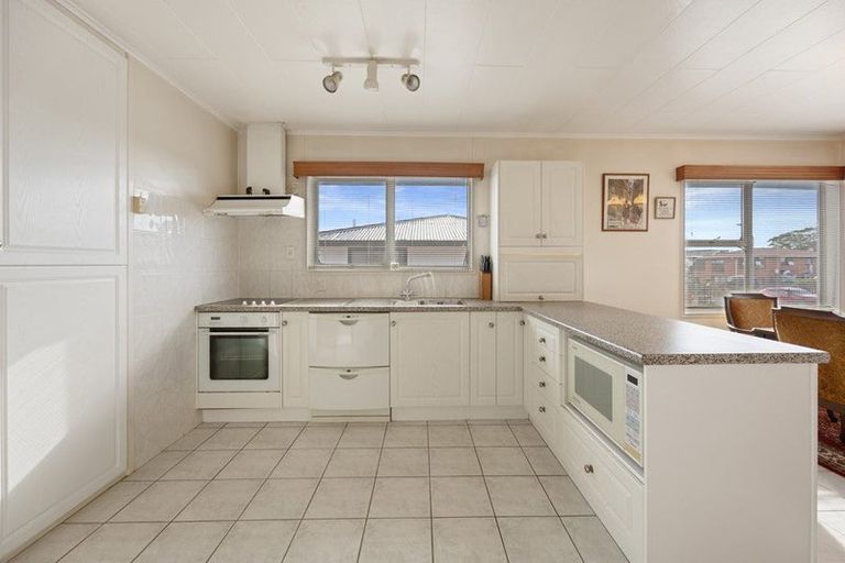 Photo of property in 5 Nicola Place, Mangere, Auckland, 2022
