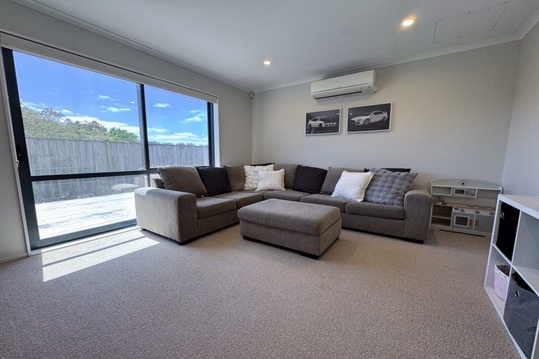 Photo of property in 24 Arthur Rolfe Lane, Swanson, Auckland, 0614