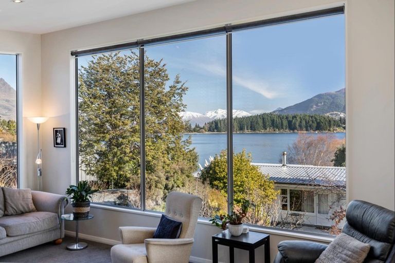 Photo of property in 37a Bay View Road, Kelvin Heights, Queenstown, 9300