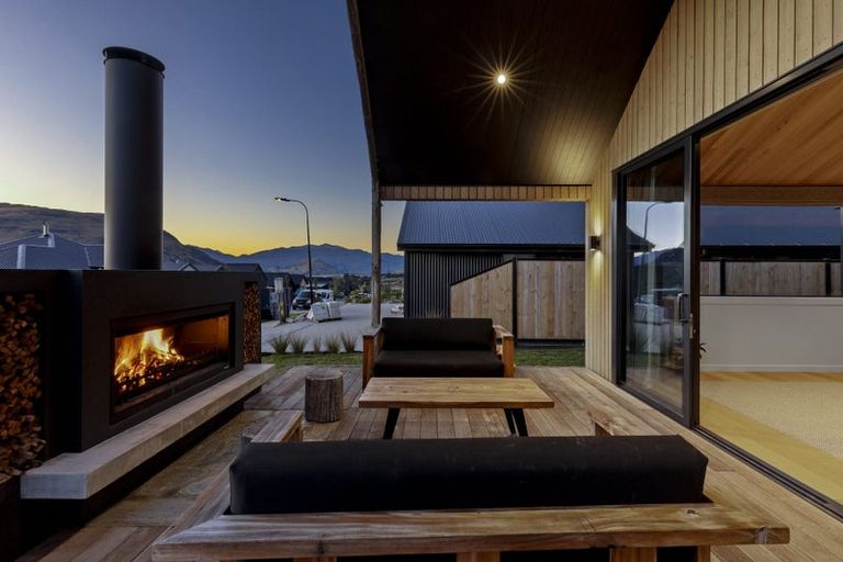 Photo of property in 67 Spur Ridge Rise, Jacks Point, 9371