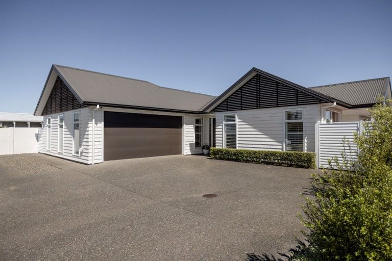 Photo of property in 28 Te Aranga Drive, Papamoa Beach, Papamoa, 3118