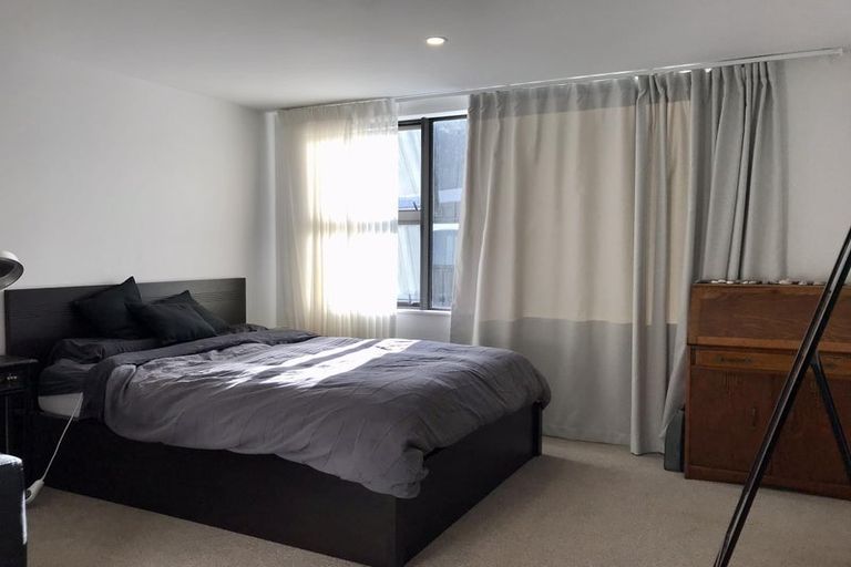 Photo of property in 11 Rua Kai Way, Brooklyn, Wellington, 6021