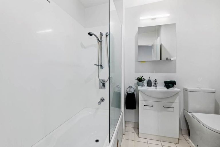 Photo of property in 18/3 Riverside Road, Orewa, 0931