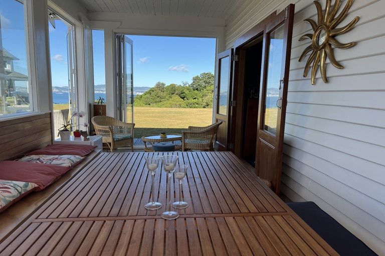 Photo of property in 18 Singers Road, Korokoro, Lower Hutt, 5012