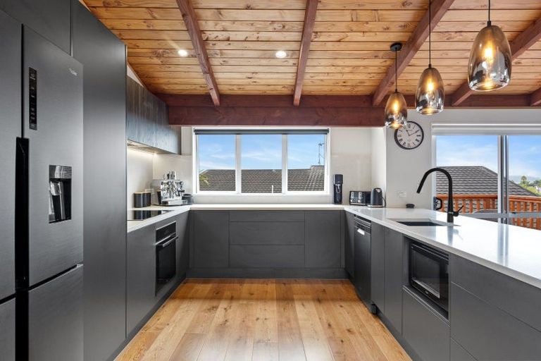 Photo of property in 44 Westpark Drive, West Harbour, Auckland, 0618