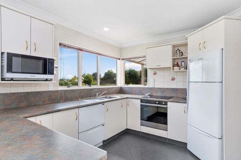 Photo of property in 16 Meadowviews Drive, Welcome Bay, Tauranga, 3112