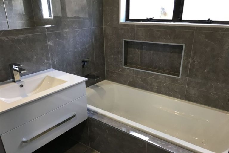 Photo of property in 33 Danube Lane, Glen Eden, Auckland, 0602