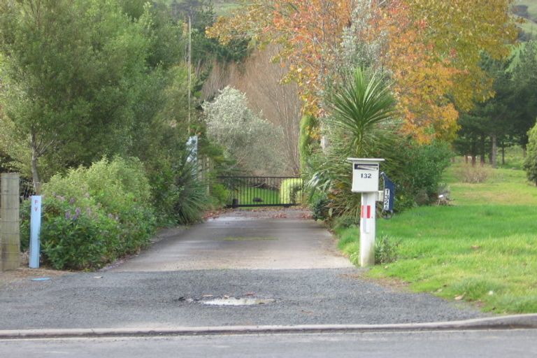 Photo of property in 132 Awaroa Road, Helensville, 0800