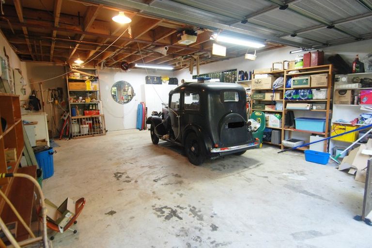 Photo of property in 5 Waikarekare Lane, Karekare, New Lynn, 0772