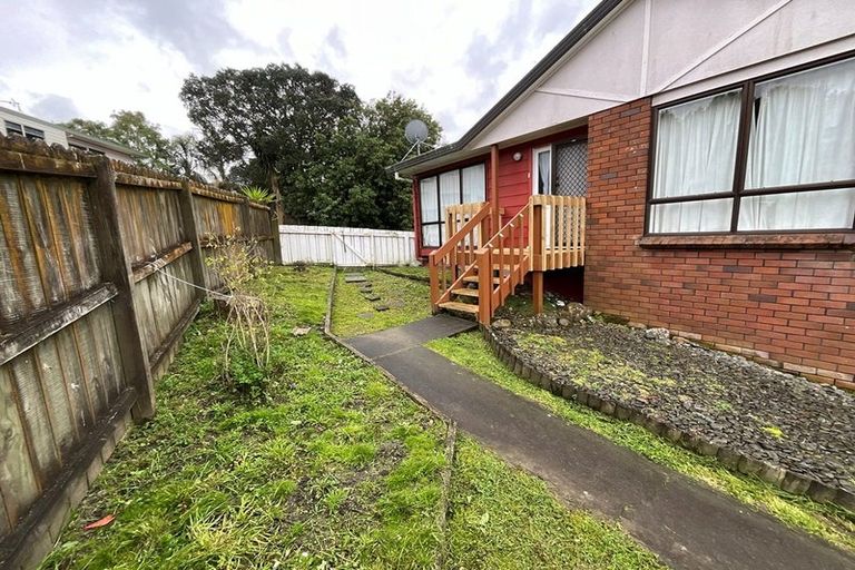 Photo of property in 13 Kearney Place, Massey, Auckland, 0614
