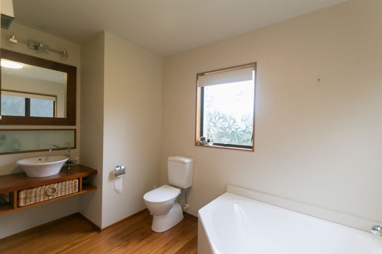 Photo of property in 8 Elmira Place, Browns Bay, Auckland, 0630