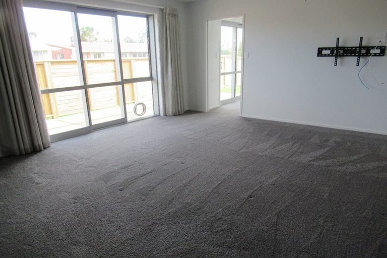 Photo of property in 65 Karaka Crescent, Levin, 5510
