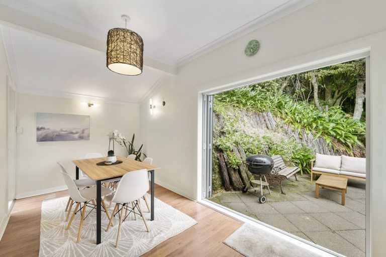 Photo of property in 17 Torwood Road, Khandallah, Wellington, 6035