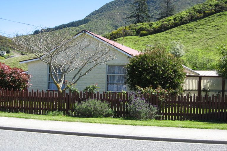 Photo of property in 11 Cornwall Street, Picton, 7220