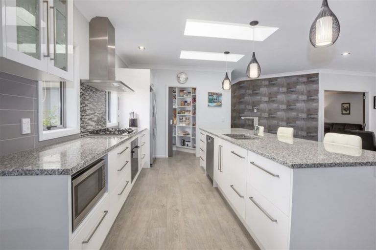 Photo of property in 19 Flotilla Place, Whitby, Porirua, 5024