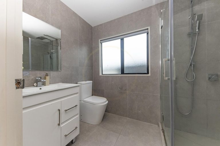 Photo of property in 22 Dungarvon Place, Clendon Park, Auckland, 2103