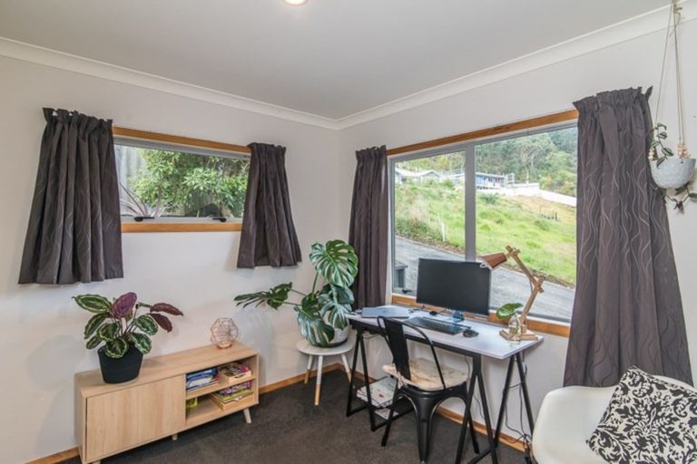 Photo of property in 62 Kakariki Grove, Waikanae, 5036
