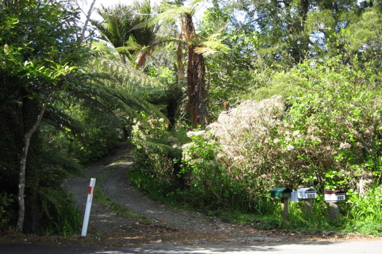 Photo of property in 513 Scenic Drive, Waiatarua, Auckland, 0612