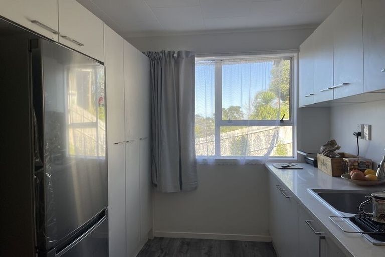 Photo of property in 14 Erica Road, Sunnynook, Auckland, 0620