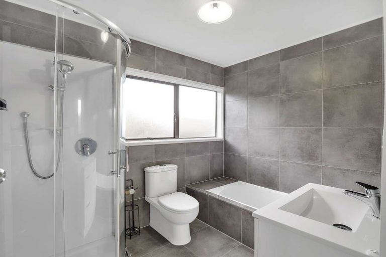 Photo of property in 65 Reynella Drive, Massey, Auckland, 0614