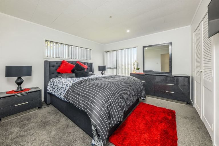 Photo of property in 8 Pesaro Place, Clover Park, Auckland, 2023