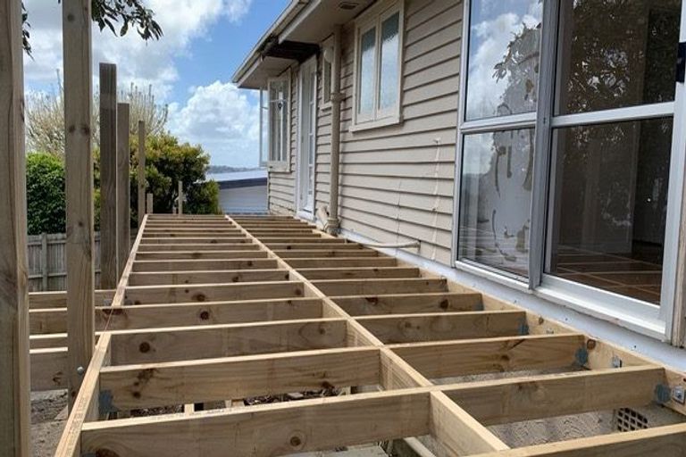 Photo of property in 1/10 Verbena Road, Birkdale, Auckland, 0626