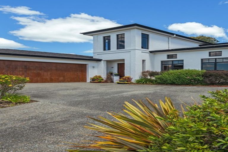 Photo of property in 60 Ruapehu Drive, Fitzherbert, Palmerston North, 4410