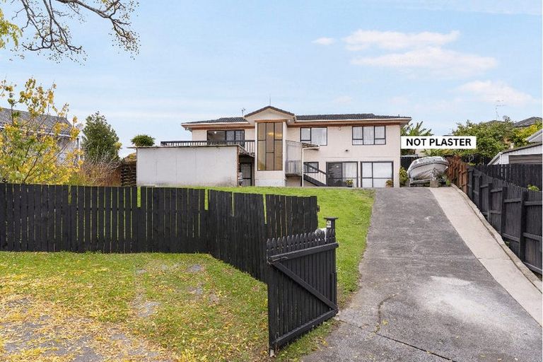 Photo of property in 11 Melia Grove, Goodwood Heights, Auckland, 2105