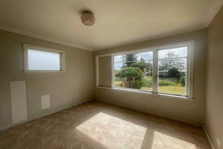 Photo of property in 4 River Road, Te Atatu Peninsula, Auckland, 0610